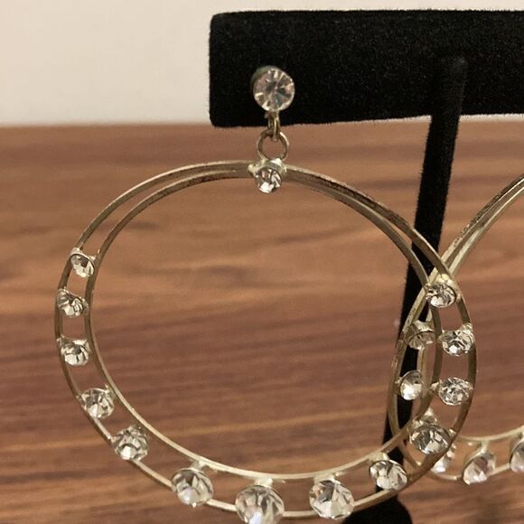 Vintage 1980’s Dramatic Silver tone & Rhinestone Hoop Earrings. - Picture 2 of 3